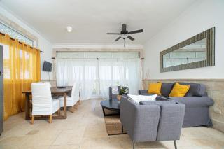 Oceanview 2BRCondo with Pool 5 Mins to Town Victorian - 1