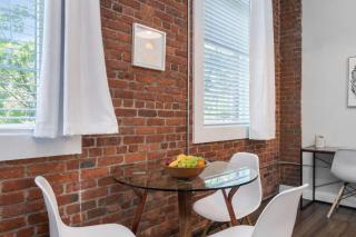 Jennifer's Stylish Downtown Brick Foundry Escape - 8