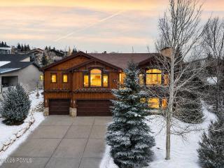 Deer Valley Luxury Lodge with Free Shuttle, Hot Tub, Games - 5