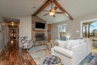 Lakefront House with Hot Tub Dock Game Room - 2