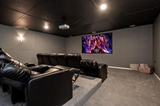 Lakefront Escape Private Hot Tub Theater & - 9