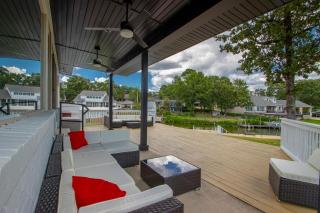 Lakefront Escape Private Hot Tub Theater & - 5