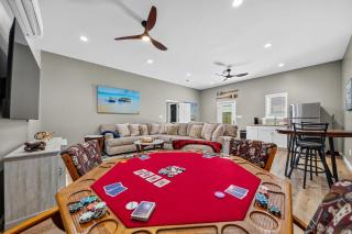 6 Bed Lakefront House w Pool Fire pit Ping Pong - 5