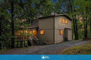 Mountain Views w Fire Pit Deck Grill & Amenities - 0