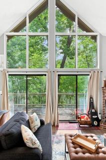 Mountain Views w Fire Pit Deck Grill & Amenities - 4