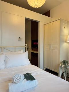 Central Makati City View with Fast WiFi and Netflix - 9