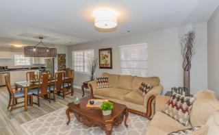 Indulge yourself at The Ivy- 3 bdrm in Downtown LR - 8