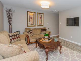 Indulge yourself at The Ivy- 3 bdrm in Downtown LR - 3
