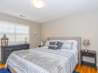 Historic Downtown Apt - Fast WiFi Near Dining & - 3