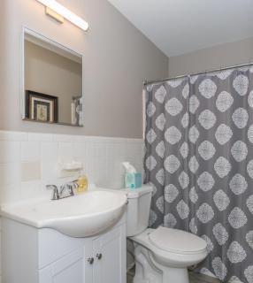 Historic Downtown Apt - Fast WiFi Near Dining & - 1