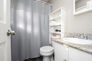 Hillcrest Apt with King Bed & Free Parking - 5