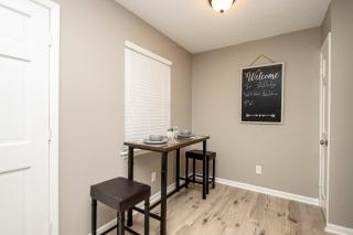 A Hillcrest Harbor for Couples or Digital Nomads - 5