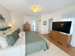 Prime West Hartford Center Location: Historic Gem - 8