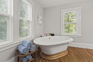 Prime West Hartford Center Location: Historic Gem - 7