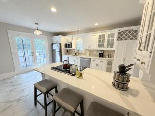 Prime West Hartford Center Location: Historic Gem - 2