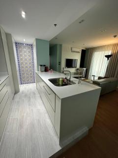 Stunning New Renovation 2-Bed River View - 7