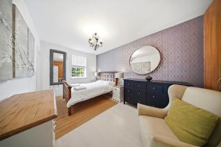 Charming 5BR House | Large Garden & Comfort - 7