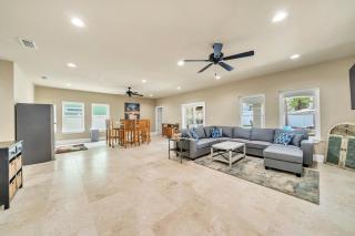 Walking on Sunshine - Golf Cart & Movie Theater 2 Pools Close To The Beach - 1