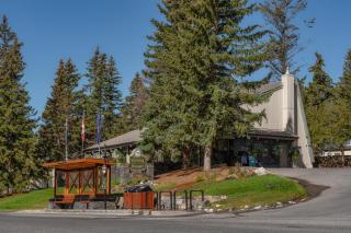 Tunnel Mountain Resort - 2