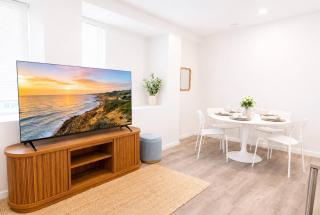 Elegant King Bed Suite - Walk to Yale - Premier Location - 9