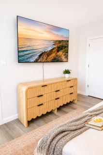 Elegant King Bed Suite - Walk to Yale - Premier Location - 2