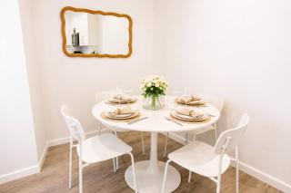Elegant King Bed Suite - Walk to Yale - Premier Location - 1
