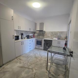 Beachfront - spacious 2 bedroom - 7
