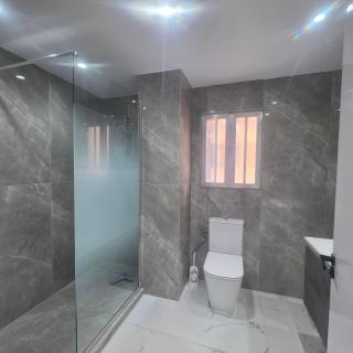 Beachfront - spacious 2 bedroom - 4