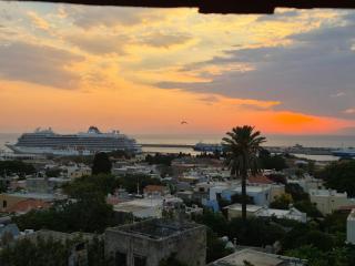 A medieval windmill tower 2bedrooms in the heart of old town with magnificent panoramic seaview and cityview - Rhodos (Stadt) - 0