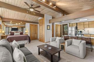 Laurelwood Condominiums 111 - 7