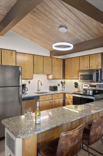 Laurelwood Condominiums 111 - 5