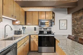 Laurelwood Condominiums 111 - 3