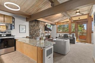 Laurelwood Condominiums 111 - 1
