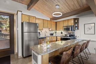 Laurelwood Condominiums 111 - 2