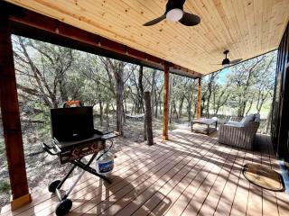Dreamers Cozy Intimate Cabin Retreat - 3