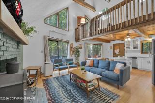 Hot Tub & Fire Pit: Cozy Pines Chalet in Poconos - 6