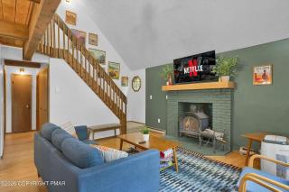 Hot Tub & Fire Pit: Cozy Pines Chalet in Poconos - 4