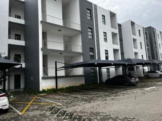 Stylish 1BR Midrand Pool, WiFi & Secure Parking - 9