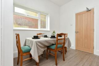 Contractor and Big Group Friendly 6BR 6 En-Suites with Free Parking - 2