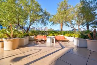 MGM 1 Bedroom Balcony And Or Studio Luxury Suites - 4