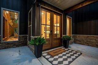Lake Ouachita's Luxury Lake House - 1