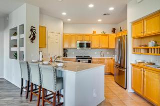 Pool & Hot Tub Access! Family Condo in Oro Valley - 9