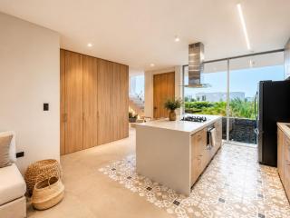 Beach House in Ocean Club for 12 guests - 3