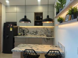 Sunset Studio, sea balcony, Piscina, 5-min Airport - 1