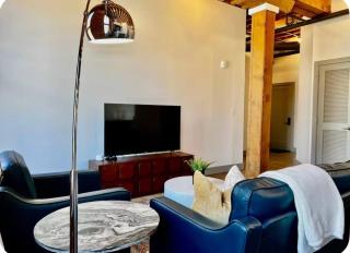 Brick and Bed - Riverfront Loft, City Views H301 - 5