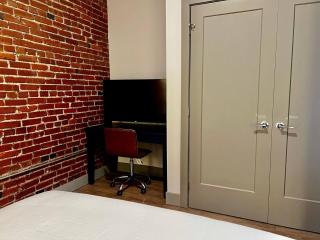 Brick and Bed - Riverfront Loft, City Views H301 - 2