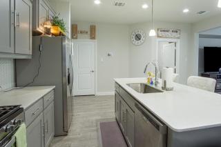 Family Home 7 Mi to University of North Texas! - 3