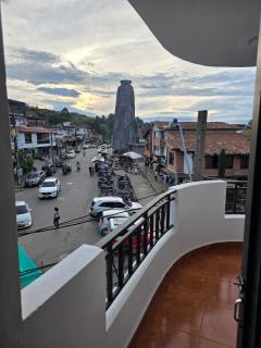 Confort y Tranquilidad en El Peñol - 0