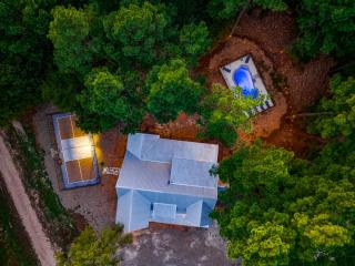 Gathering Pines - Heated Pool - Putt-Putt - Pickleball - 9