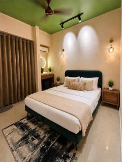 Comfort corner skyline plaza near Medanta hospital - 0